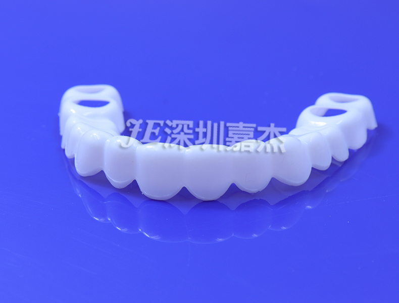 硅膠牙套的優(yōu)點和作用是什么？